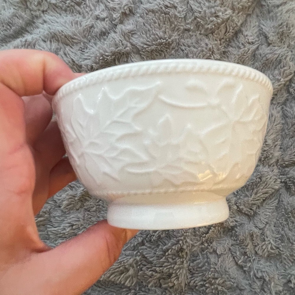 set of 7 Martha Stewart Maple Leaf 4in Fruit Bowls